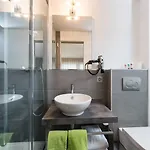 Отель Adhhoc 3*