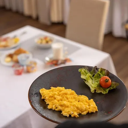 Adhhoc Hotel 3*