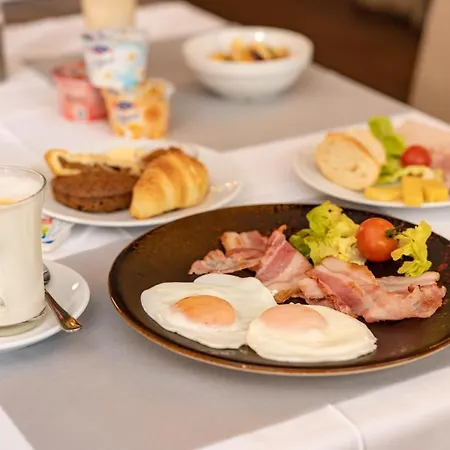 Hotel Adhhoc 3*