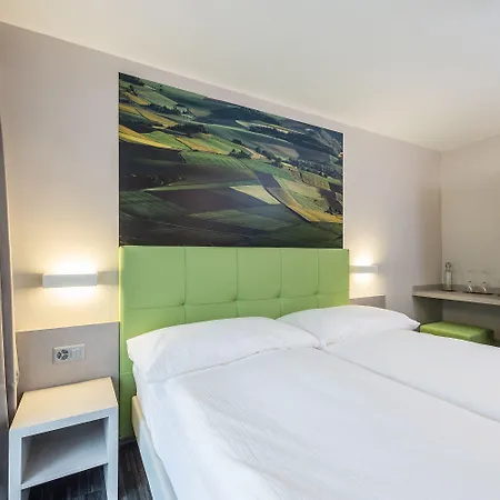 Adhhoc Hotel 3*