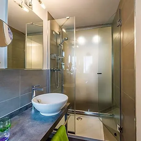 Adhhoc Otel 3*