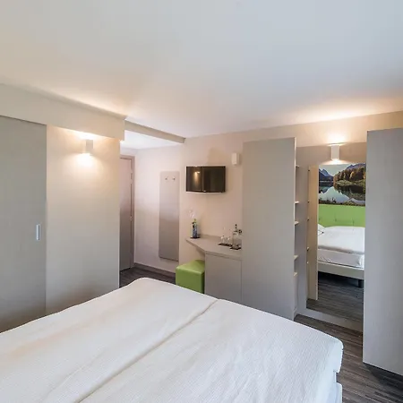Hotel Adhhoc