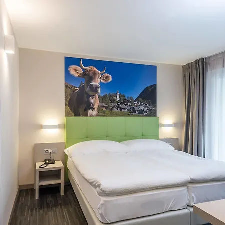 Hotel Adhhoc
