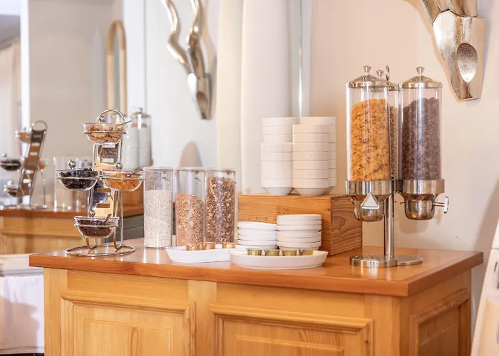 阿德霍克酒店 3*