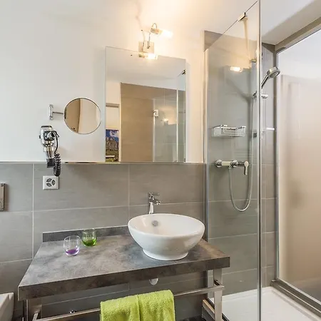 Adhhoc Hotell Naters