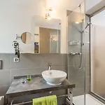 Adhhoc Hotel 3*