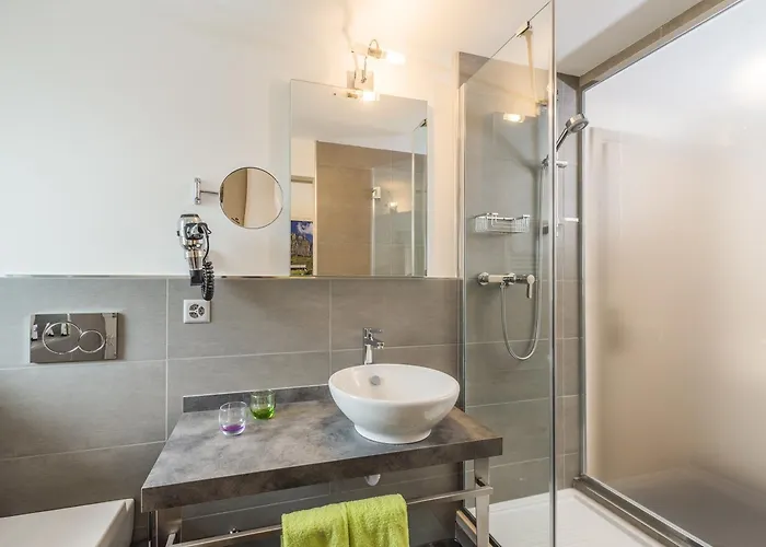 Adhhoc Hotel 3*