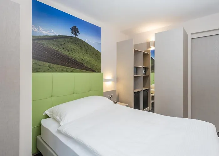 Hotel Adhhoc 3*