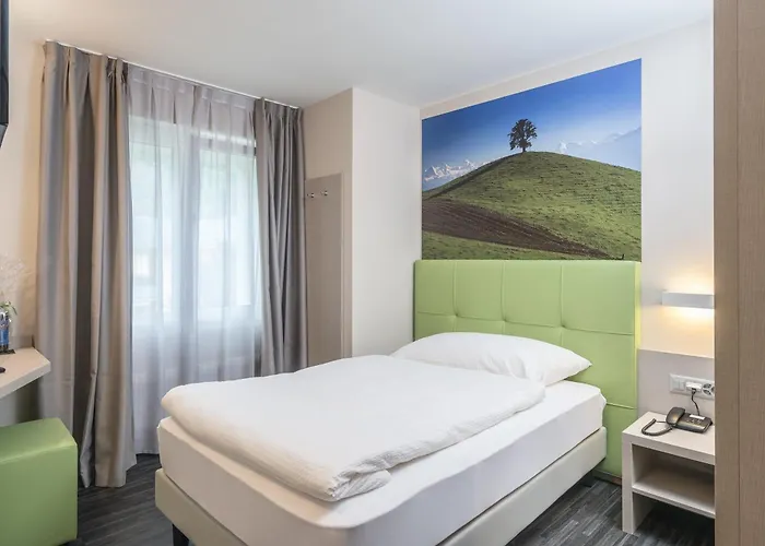 Hotel Adhhoc